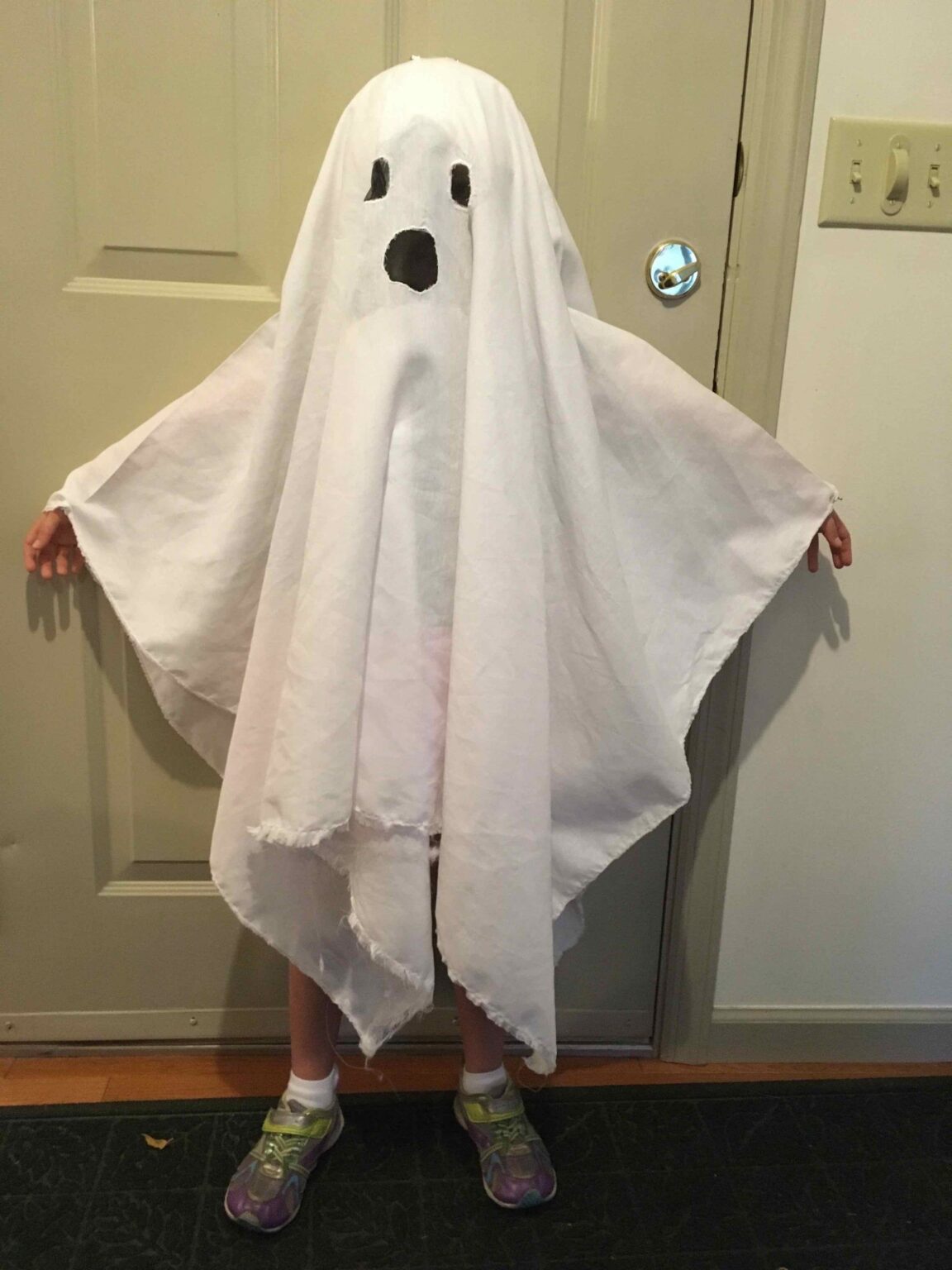 charlie-brown-ghost-costume-costumes-hub