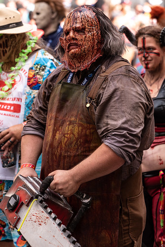 cosplay con costume parade dragoncon dragon horror texaschainsawmasacre leatherface