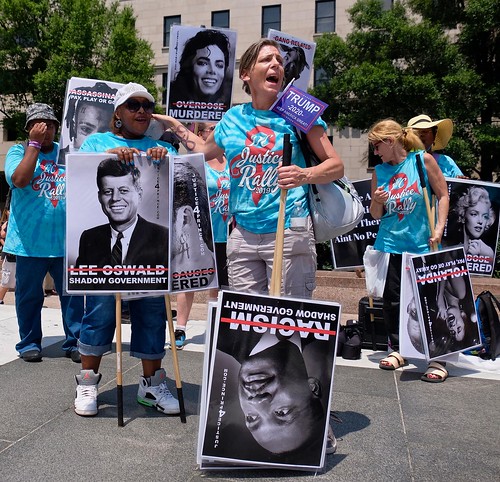 conspiracytheorists demonstrators protesters freespeech freeexpression activists freedomplaza washingtondc usa unitedstates america mondmann candid streetphotography fujifilmxt20