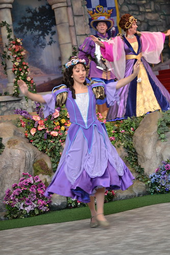 princessfantasyfaire ladyinwaiting sirelias ladylillian disneyland fantasylandtheatre fantasylandtheater