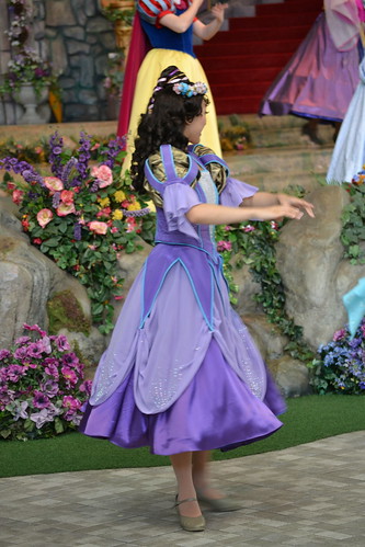 princessfantasyfaire ladyinwaiting disneyland fantasylandtheatre fantasylandtheater