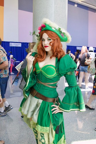 wondercon cosplay cosplayer anaheim convention geek nerd costume