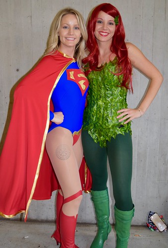 newyorkcomiccon 2017 october7 nycc comic convention costume nyc javitscenter dccomics superhero supermanfamily supergirl heroine super spandex poisonivy duo couple blonde cosplay beauty hot girl women female fantasy sexy smile fun gorgeous tattoo green redlips cape handsonhips cute pretty new york city con javits center dc comics superman family poison ivy red lips woman