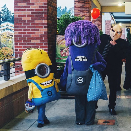 seattle people halloween washington costume trickortreat streetphotography streetphoto gru minions vsco vscocam