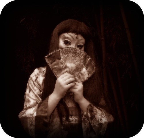 halloween japanese costume scary doll child evil geisha horror 2009 porcelain cracked