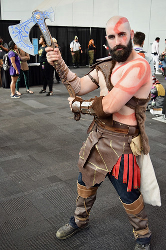 newyork comiccon nycc javitscenter cosplay costume october nyc cosplayer 2018 kratos godofwar videogame beard man men male axe guy warrior skirt leather playstation spartan