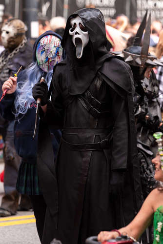 cosplay con costume parade dragoncon dragon horror scream ghostface
