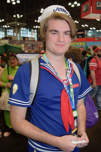 steveharrington strangerthings scoopsahoy icecream cap sailor brunette male guy man grin cosplay netflix nycc newyork comic con 2019 nyc costume javits