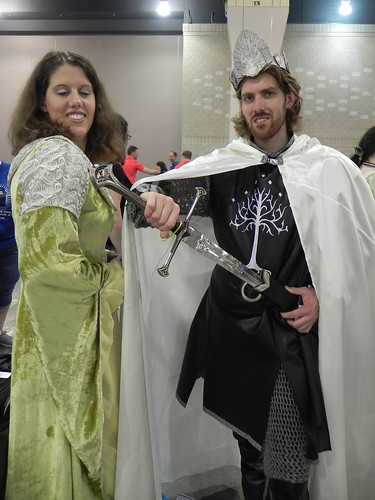 cosplay lotr aragorn comiccon arwen comicconcosplay aragornandarwen philadelphiacomiccon cosplaylotr philadelphiawizardcon phillywizardcon cosplayphiladelphiawizardcon cosplayarwen cosplayaragorn