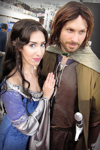 aragorn arwen thelordoftherings javitscenternyc cosplayphotos comicconphotos nycc2013 newyorkcomiccon2013