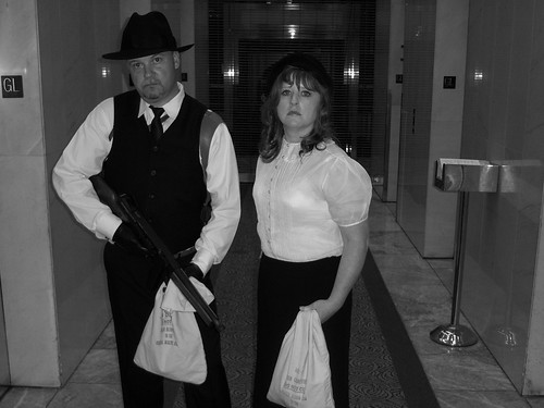 costumes halloween oldwest bonnieandclyde sideshowcollectibles gunfighters collectorphotos spooktacular2009 dragoncon~09