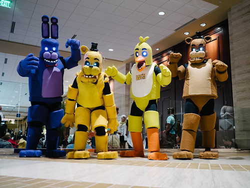 olympusomdem5markii olympusmzuiko17mmf18 vscofilm pack01 dallastx hiltonanatole akon27 akon fivenightsatfreddys costume costumes cosplay indiegame pointandclick animals animatronicanimals spoopy spooky lowangle wideangle critters ledgloweyes animeconvention microfourthirds