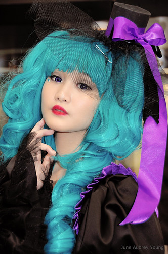 portrait anime costume cosplay bluehair miku sandplay blueandblack nikond90 tamron18250mm mygearandme toycon2011 sandplaymiku