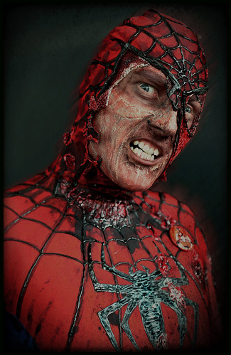 portrait paris face rouge costume cosplay zombie candid spiderman spidey violence marvel comiccon bd stanlee 2015 superhéros lhommearaignée nikond800