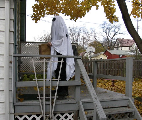 autumn halloween costume ghost minneapolis sheet charliebrown trickortreating makecrafthalloween halloween2009