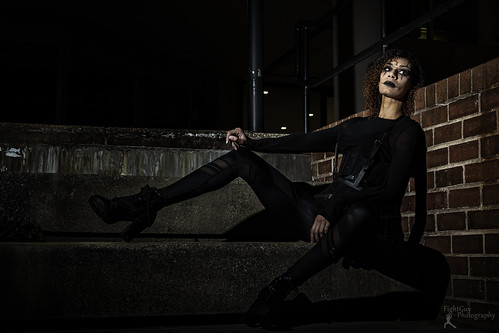 thecrow cosplay makeup genderswap woman black gothic moviecosplay fightguyphotography canonr6 strobist longhair boots slender jasmine alexandria waterfront brickwall halloween spooky