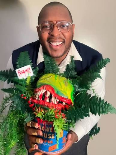 My Seymour costume which includes the Audrey 2 sculpture I made out of 2  water jugs. , #littleshop #littleshopofhorrors #audrey2 #audreyii #seymour  #halloween #costume
